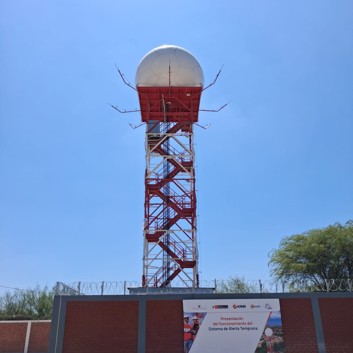 El SAT permite identificar amenazas climáticas y emitir alertas tempranas para prevenir desastres y mejorar la respuesta ante emergencias.